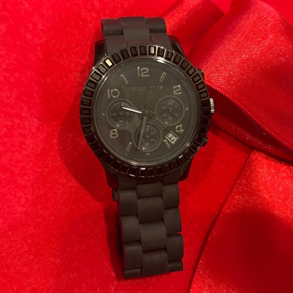 Michael Kors Runway Chronograph Black Unisex Watch MK5512 - Picture 6 of 9